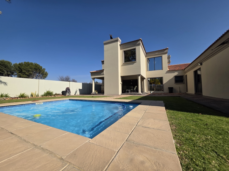 4 Bedroom Property for Sale in Flamingo Park Free State
